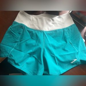BRAND NEW! Brooks Running Shorts 5” (pockets and drawstring)
